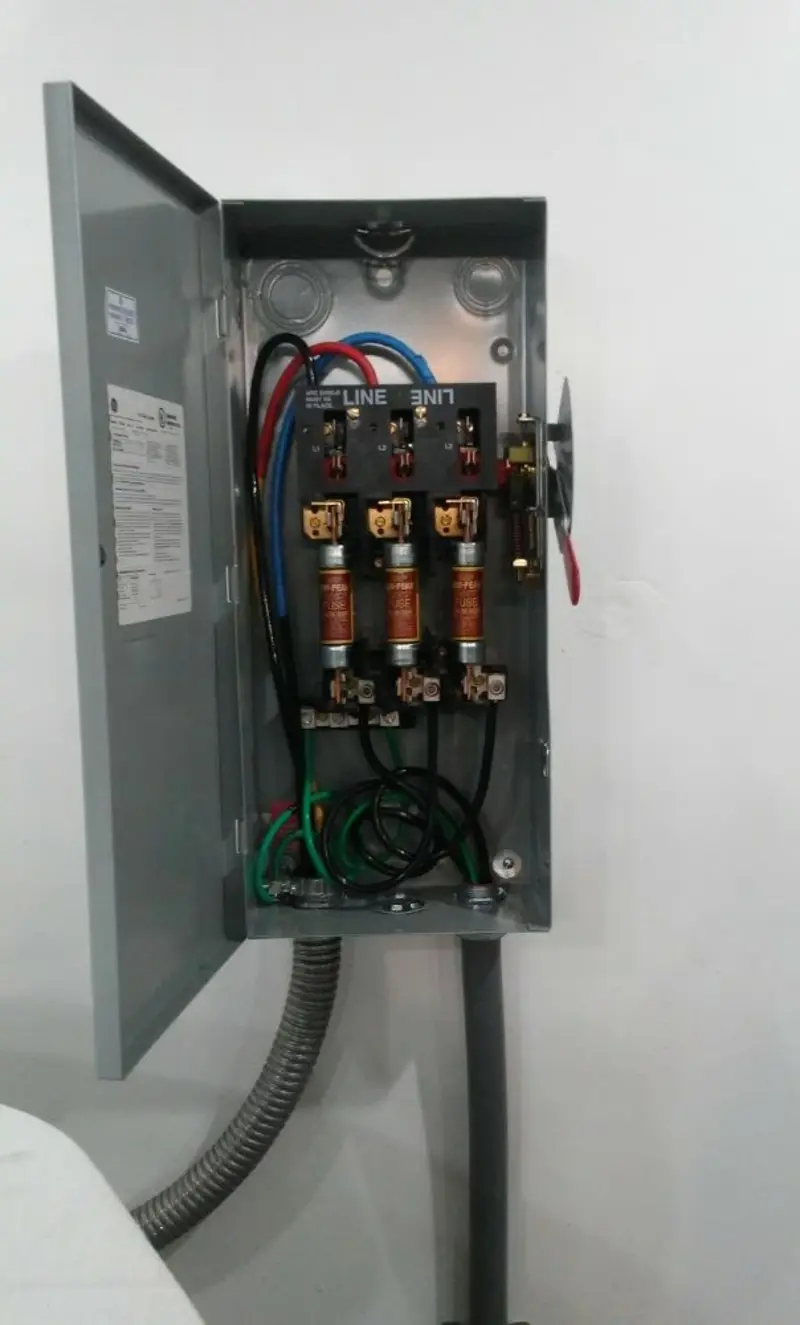 Three-phase disconnect switch installed for Smoke Detector Installation in Hill 'n Dale
